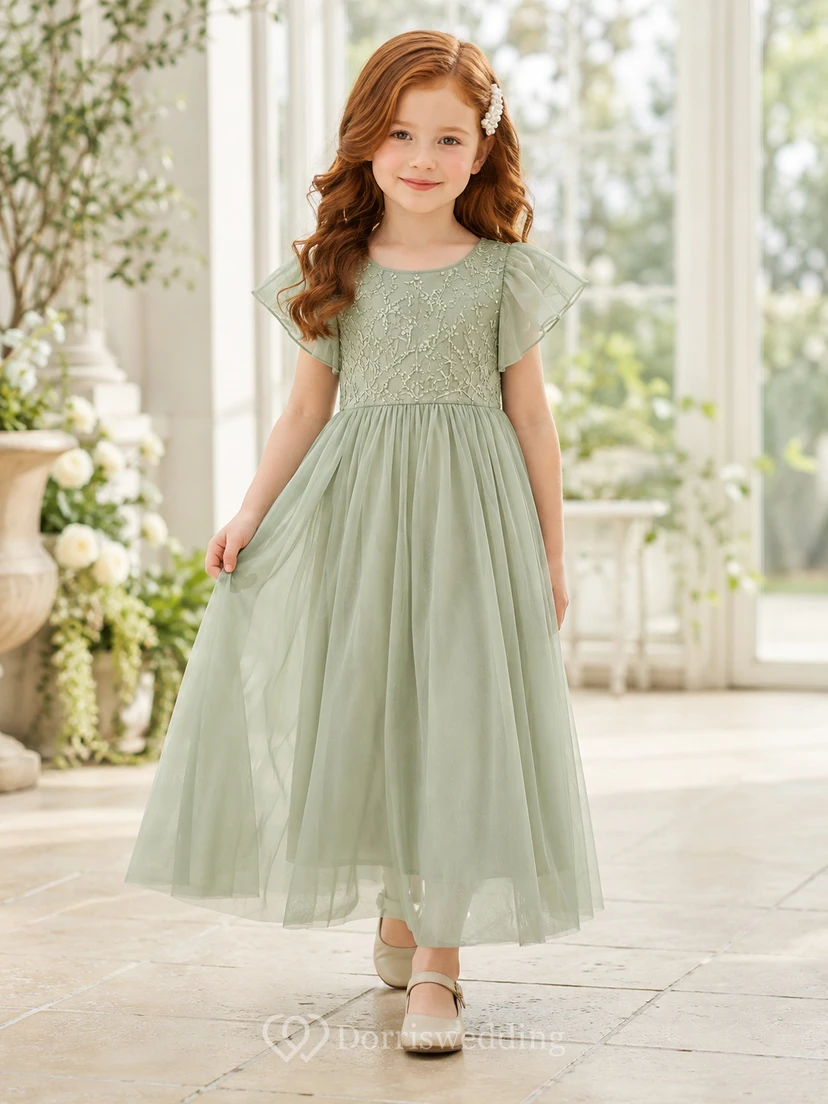 Robe romantique de demoiselle d'honneur à fleurs sauge, manches pétales, en tulle, coupe trapèze, longueur cheville, style jardin.