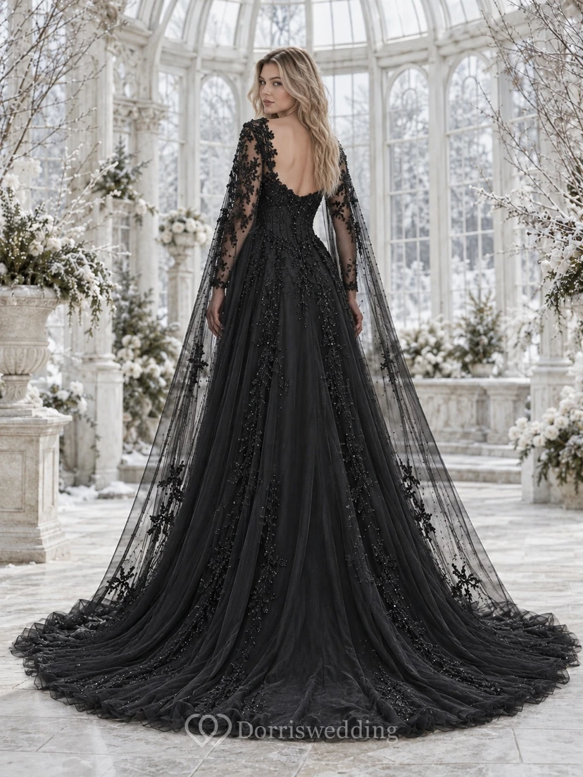 Vestido de novia gótico de corte A con capa, escote corazón y manga larga, color negro. view 2