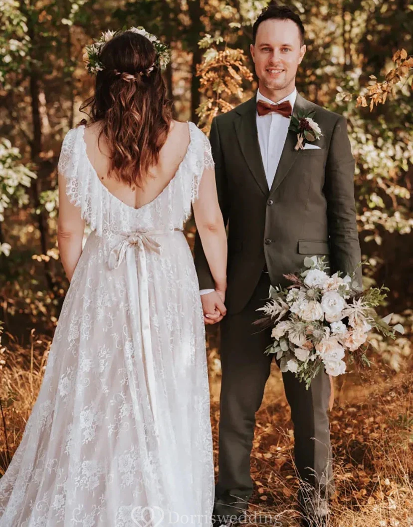 Robe de mariée contemporaine de coupe trapèze avec fente jusqu'à la cuisse view 8