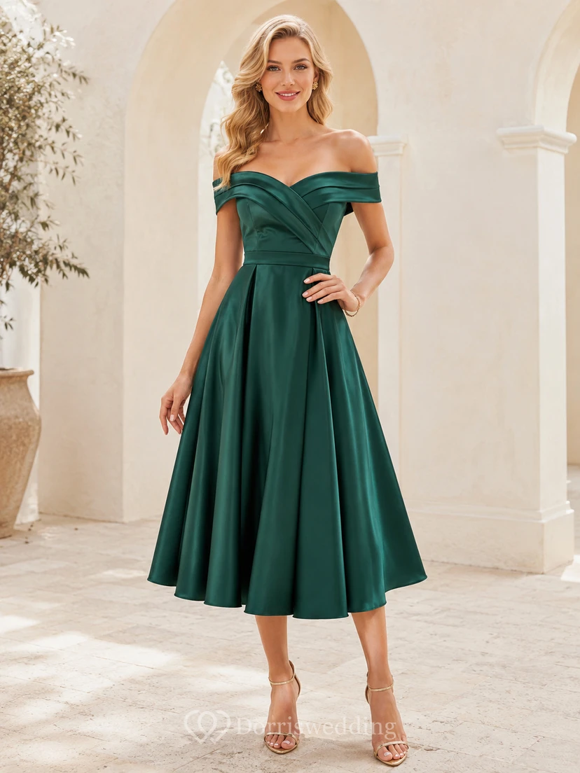 Vestido midi acampanado con escote Bardot y hombros descubiertos, color verde oscuro.