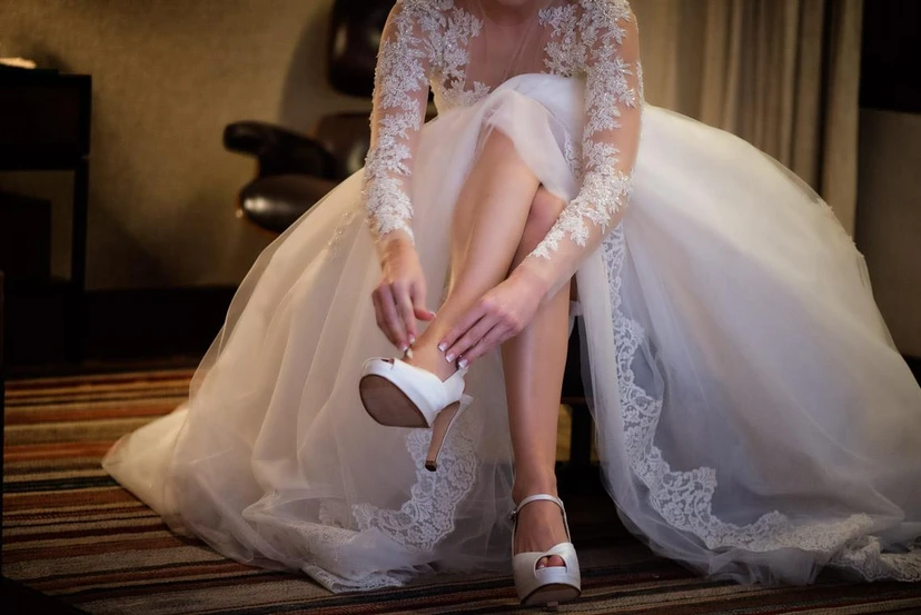 Delicate Tulle Lace Appliques Wedding Dress Zipper Button Back view 4