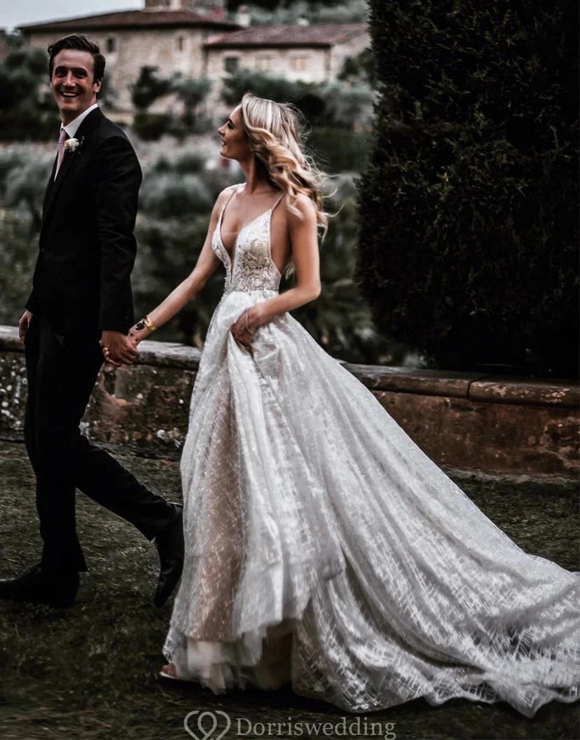 Robe de mariée bohème décolletée en A avec jupe en tulle à volants