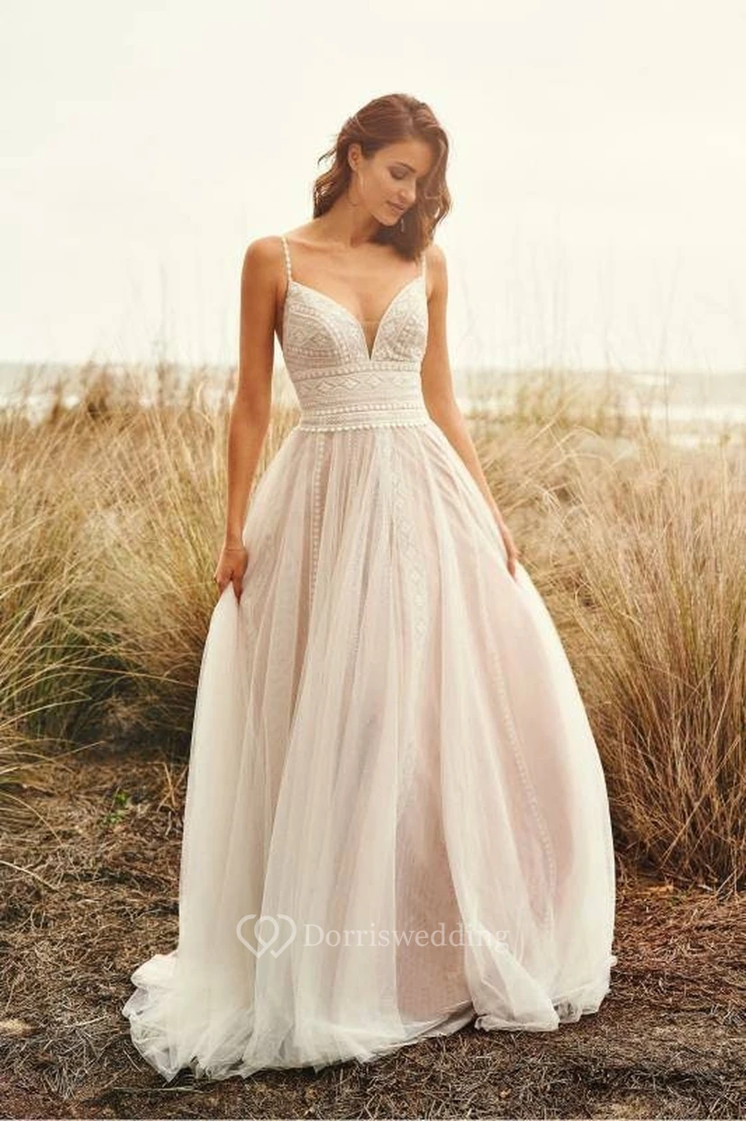Robe de mariée bohème en tulle spaghetti, style empire, deux pièces, idéale pour la plage.