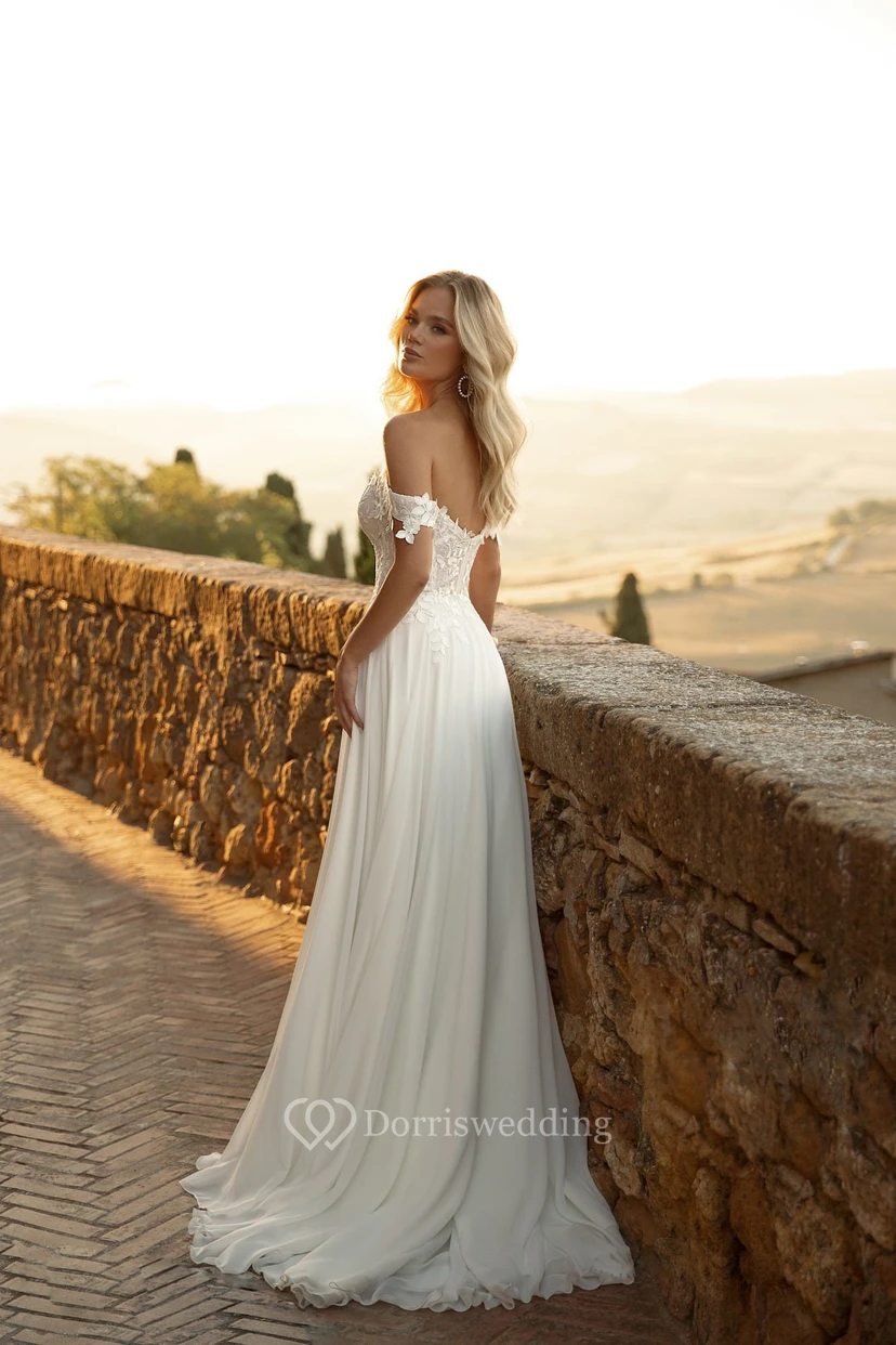 Chiffon-Hochzeitskleid mit herzförmigem Ausschnitt, schulterfreiem Ausschnitt, vorderem Schlitz, Falten und Applikationen view 3