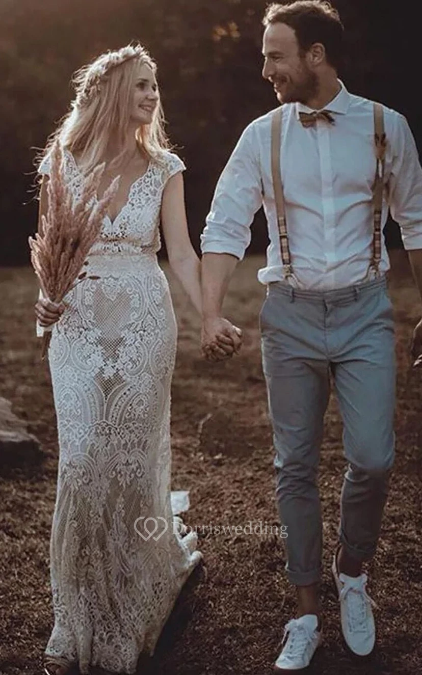 Vintage Empire-Brautkleid aus Spitze mit tiefem V-Ausschnitt und V-Rücken video preview