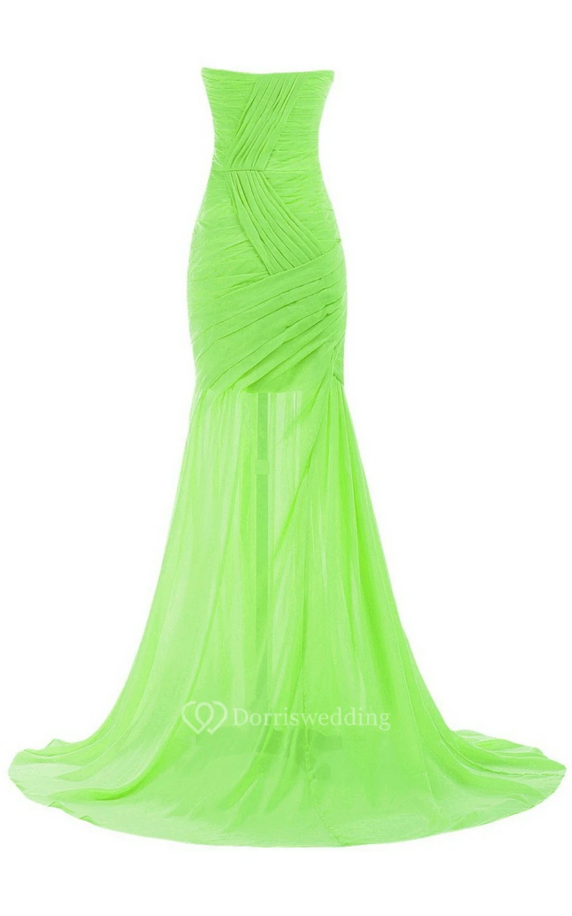 Vestido de novia con escote corazón, cola larga, fruncido y abalorios. view 14