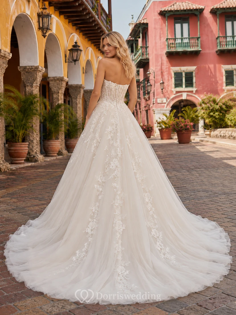 Trägerloses Ballkleid aus Spitze und Tüll mit Herzausschnitt – perfekt für eine Hochzeit im Ausland view 2