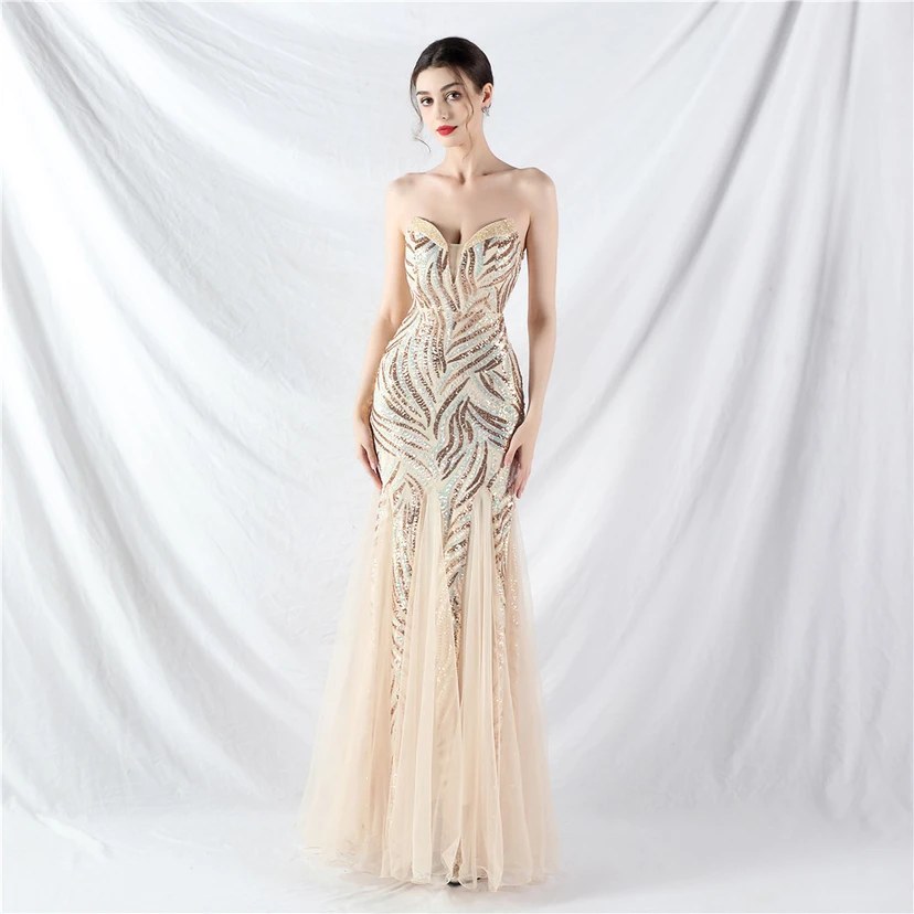 Schwer gearbeitetes, perlenbesetztes Abendkleid aus Netzgewebe mit superdichter Paillettenbesatz view 37