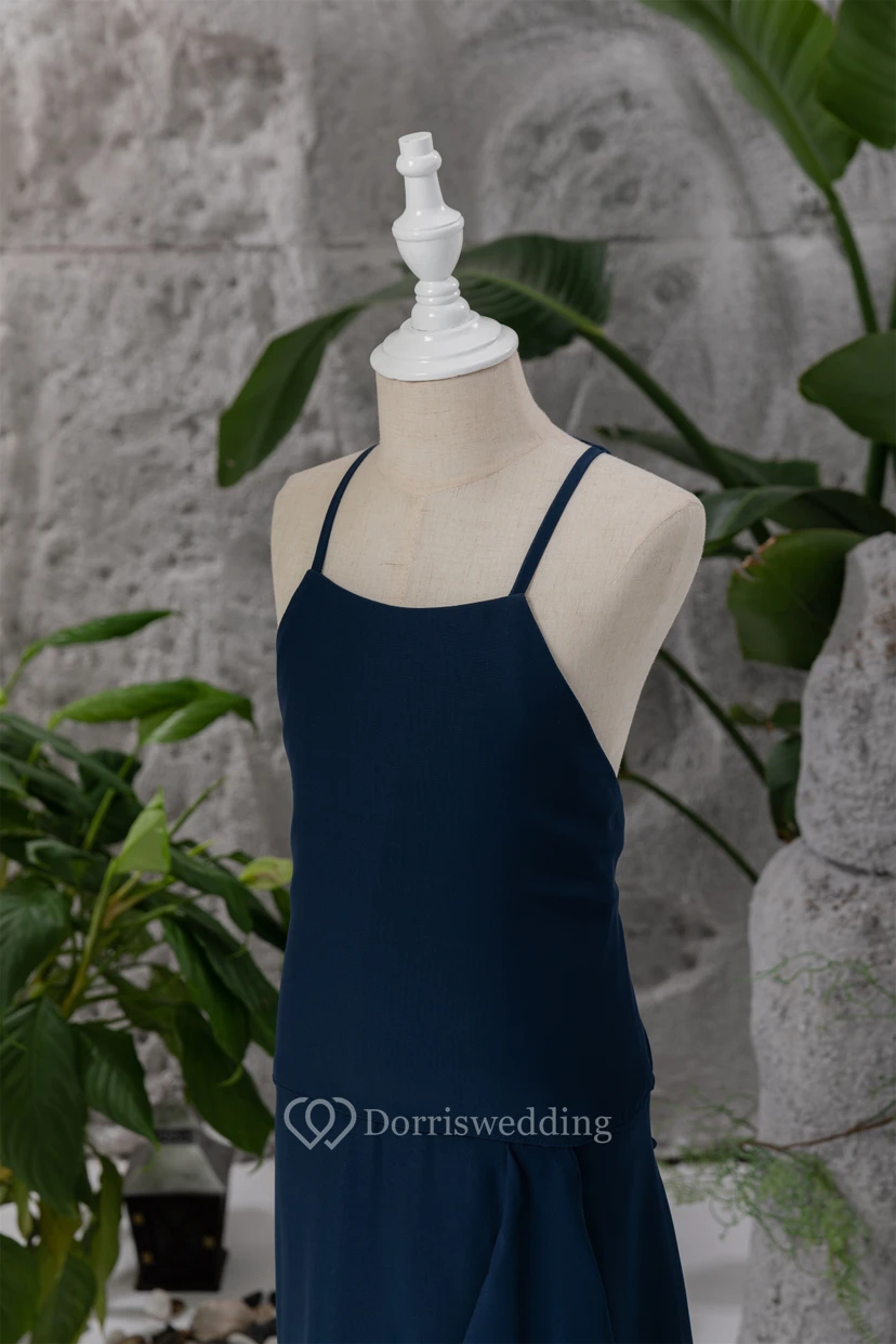 Einfaches, dunkelblaues Chiffon-Blumenmädchenkleid mit Spaghettiträgern und seitlicher Drapierung view 5