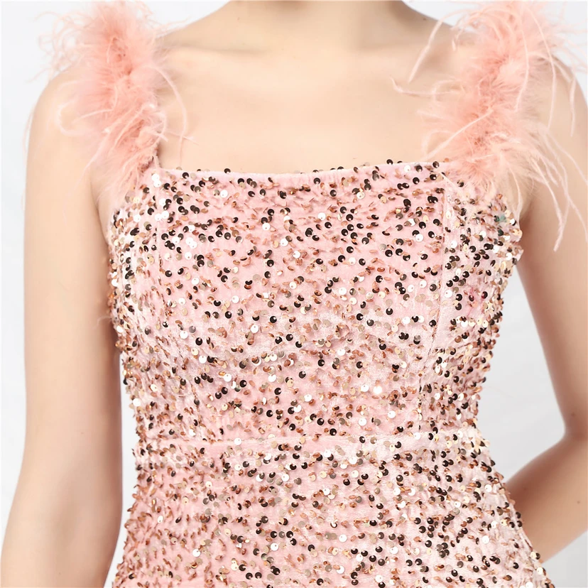 Handgefertigtes, perlenbesetztes Abendkleid aus Straußenfedern und Pailletten view 17