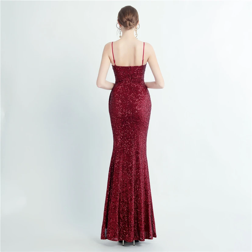Robe de soirée longue à sequins haute densité, plissée, fendue sur le côté et à bretelles view 33