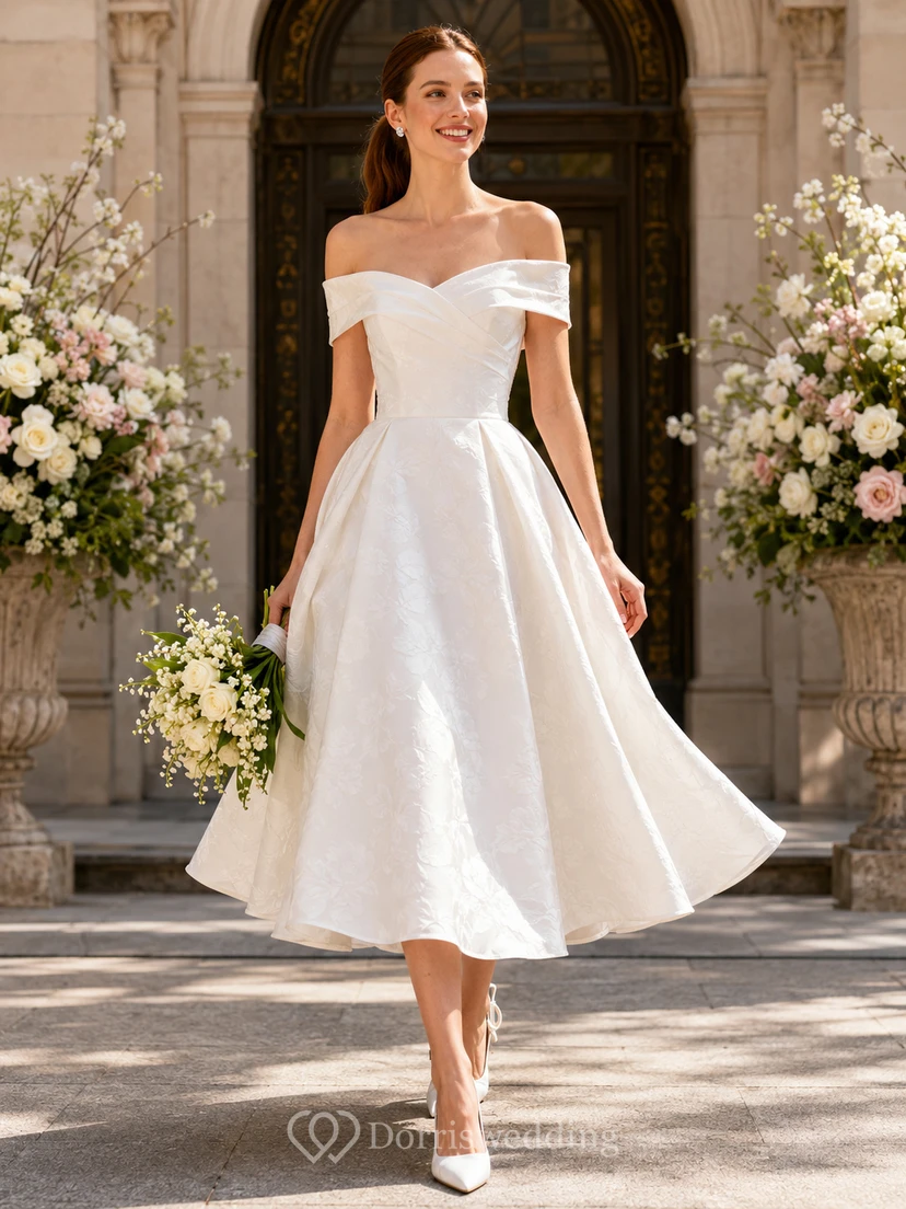 Schulterfreies, modernes Brautkleid aus Satin in Teelänge, passend für den Standesamt