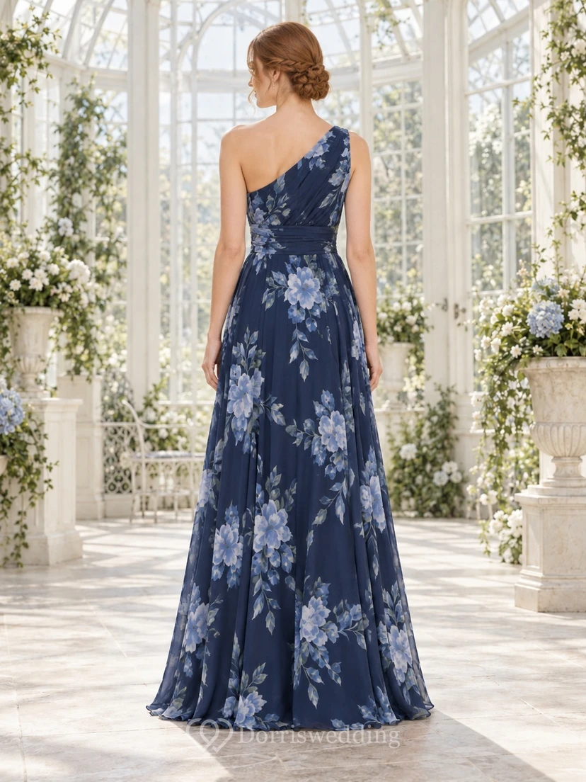 Vestido de dama de honor de gasa largo hasta el suelo, con estampado floral azul marino, un solo hombro y abertura lateral. view 2