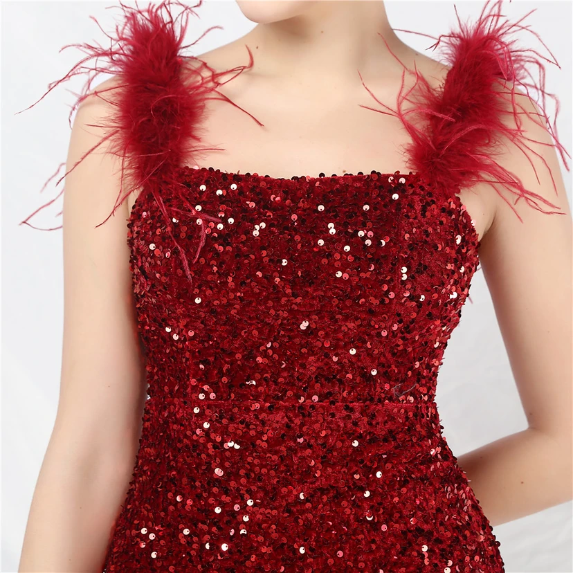Handgefertigtes, perlenbesetztes Abendkleid aus Straußenfedern und Pailletten view 45