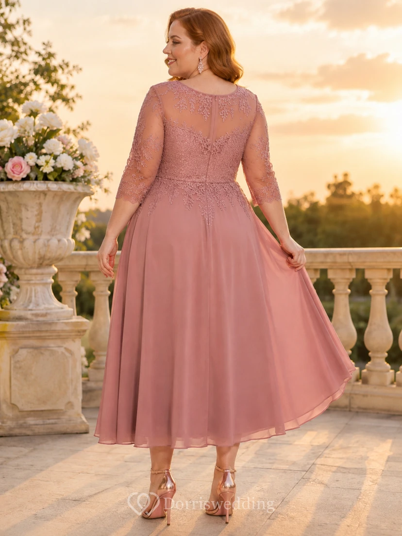 Vestido romántico de talla grande para madres, de manga larga, corte A, largo hasta la rodilla, con escote barco y encaje de gasa, color rosa empolvado. view 2