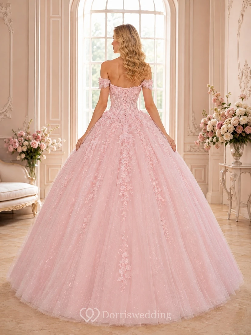 Romantisches, bodenlanges Ballkleid aus Tüll in zartem Rosa mit schulterfreiem Ausschnitt und kurzen Ärmeln für eine Quinceañera view 2