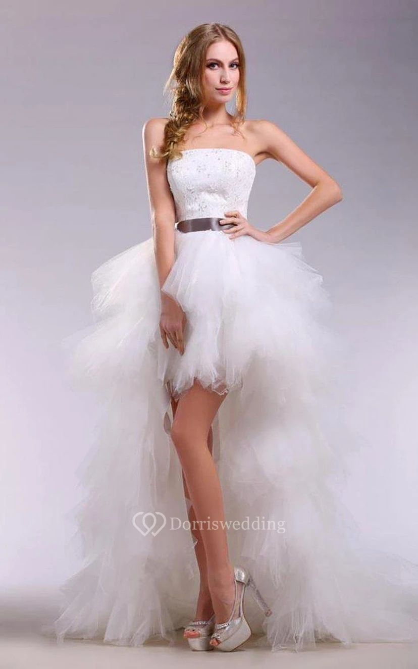 Trägerloses, asymmetrisches Tüllkleid mit Satinschärpe view 3