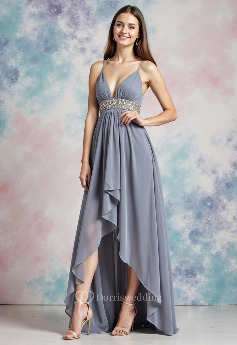 Robe sexy à bretelles spaghetti, coupe empire asymétrique drapée et taille perlée.