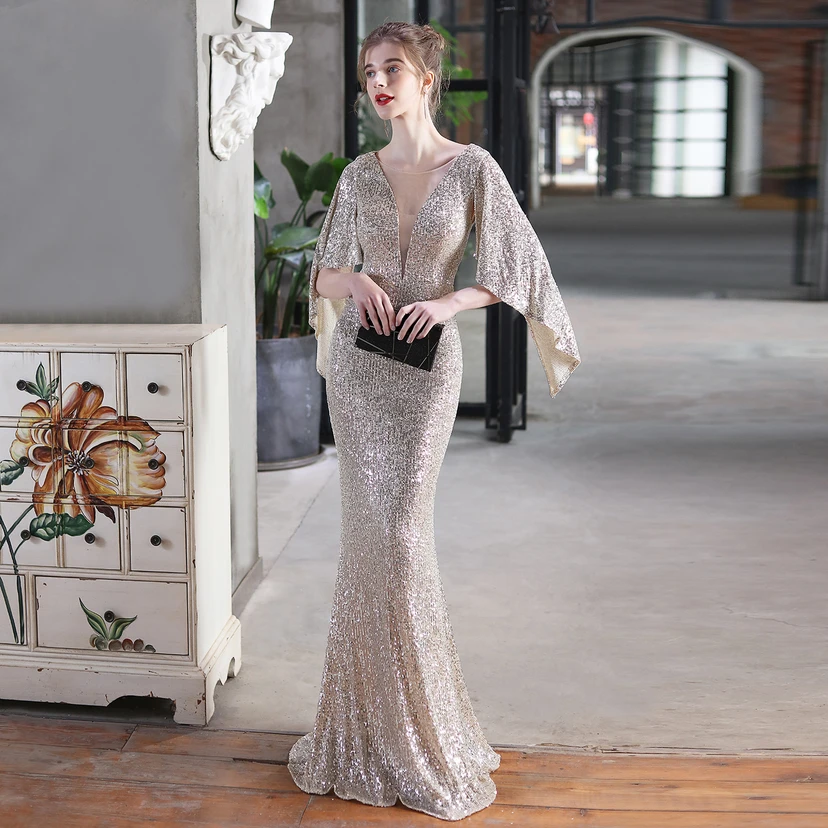 Robe de soirée élégante à paillettes, style sirène, ailes d'ange, idéale pour un banquet ou une réunion. Mannequin automobile. Robe de soirée d'été. view 37