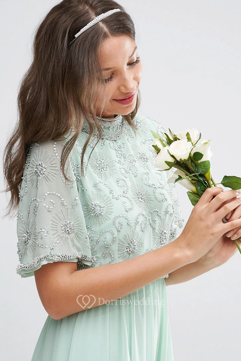 Bodenlanges, glockenärmeliges, hochgeschlossenes, perlenbesetztes Chiffon-Brautjungfernkleid mit Falten view 4