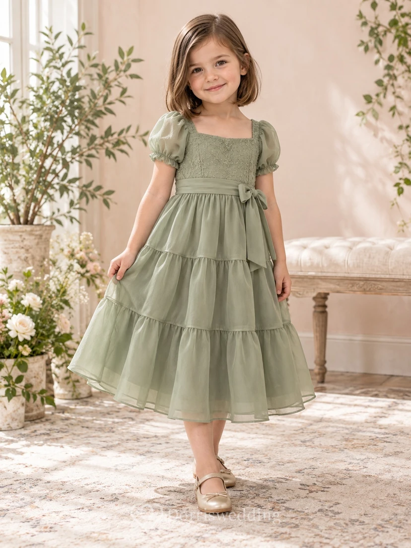 Teelanges, salbeigrünes Sommerkleid in A-Linie aus Tüll mit eckigem Ausschnitt, Puffärmeln und Schärpe für Blumenmädchen