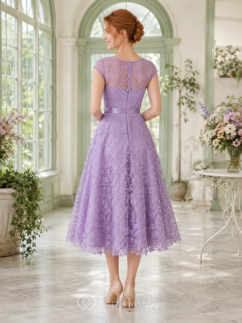 Lavendelfarbenes Vintage-Cocktailkleid mit kurzen Ärmeln, Muschelsaum und Spitze in A-Linie und Teelänge view 2