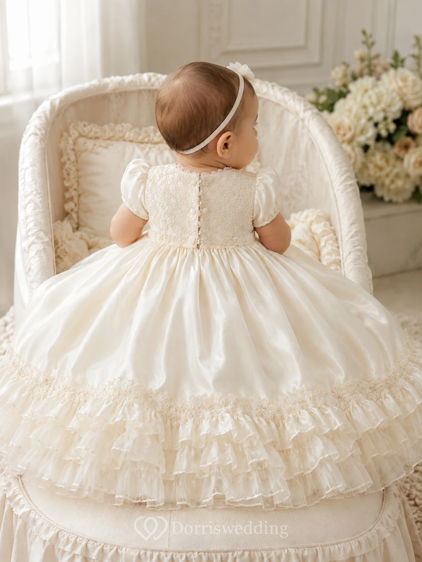 Robe de baptême pour bébé, ourlet volanté, bustier en dentelle, longueur thé, romantique, adorable et élégante en tulle view 2