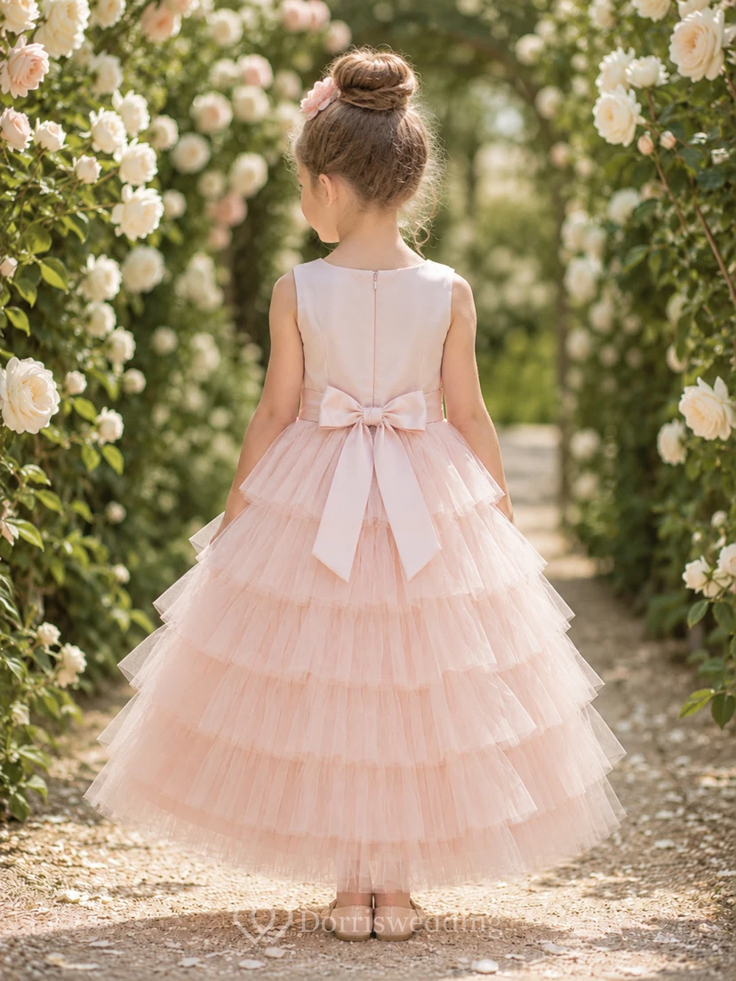 Vestido de niña de flores de tul con volantes, corte en A, cuello joya, falda a media pierna, detalle de lazo y volantes. view 2