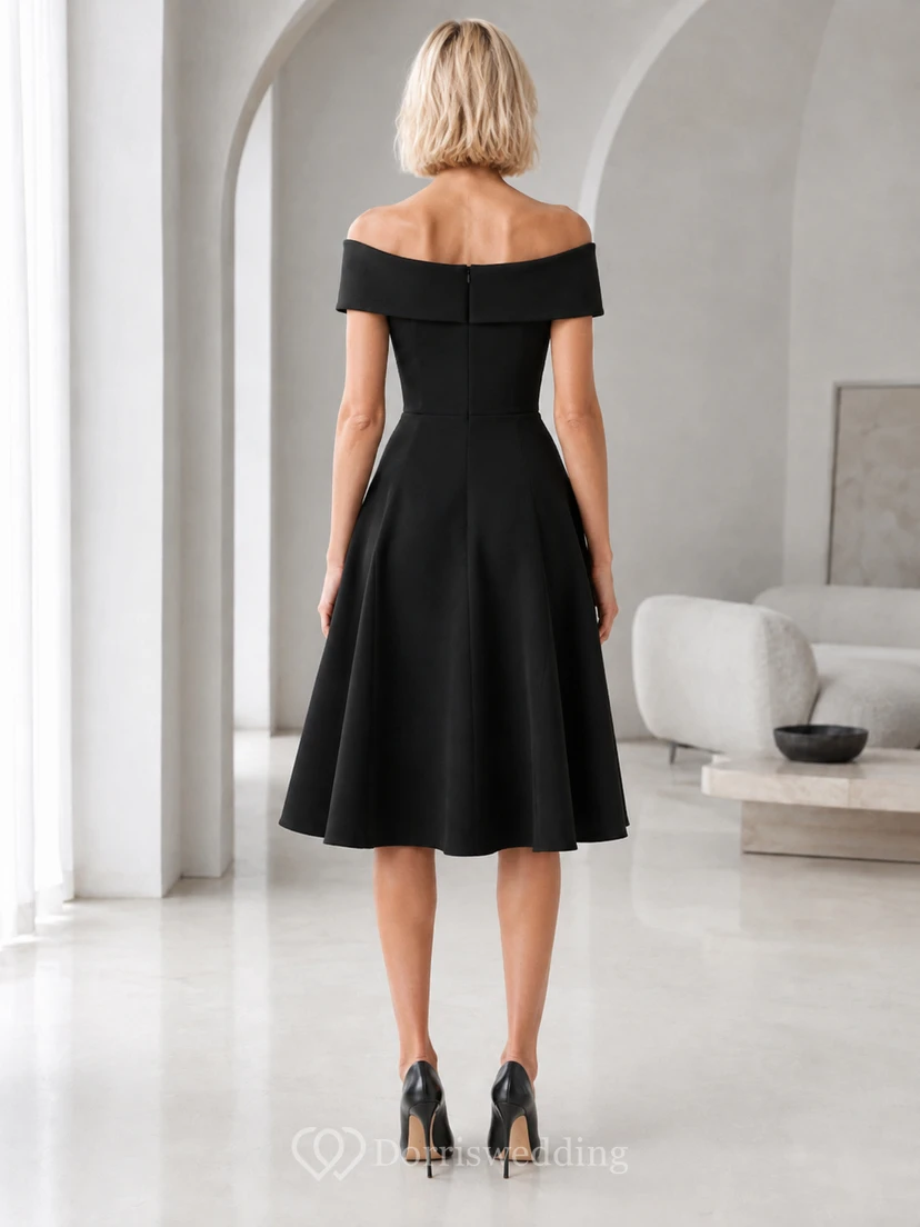 Vestido de cóctel negro de satén con escote doblado, manga corta, cintura natural y corte entallado y falda acampanada, largo hasta la rodilla. view 2