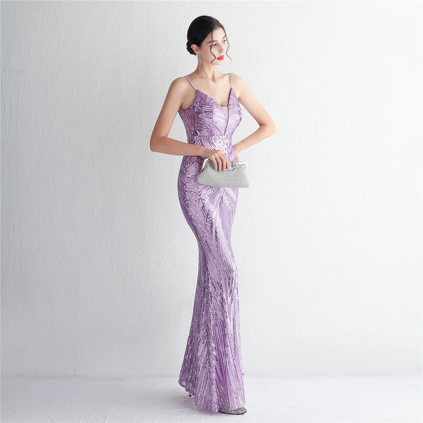 Vestido largo de noche con lentejuelas y tirantes de flores, ajustado, elegante y de estilo sofisticado. view 49