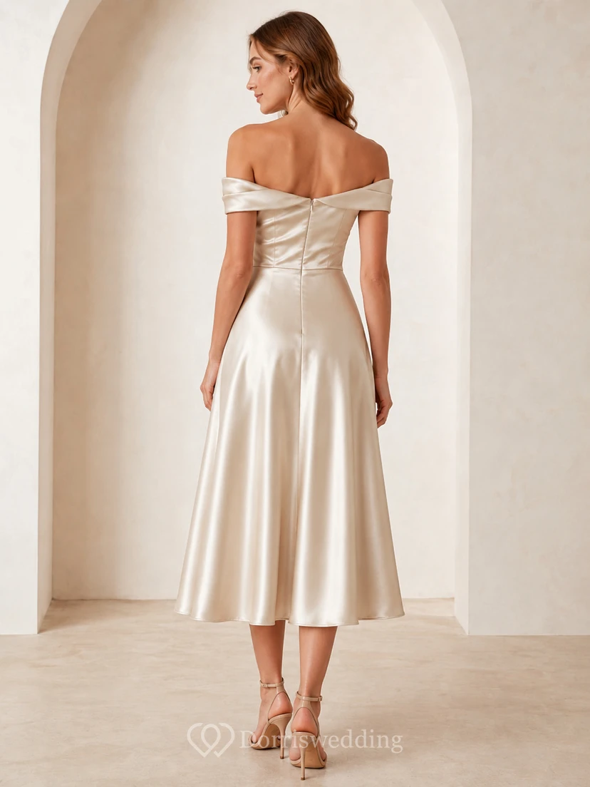 Robe de cocktail trapèze en satin champagne à épaules dénudées et épaules tombantes, longueur thé. view 2