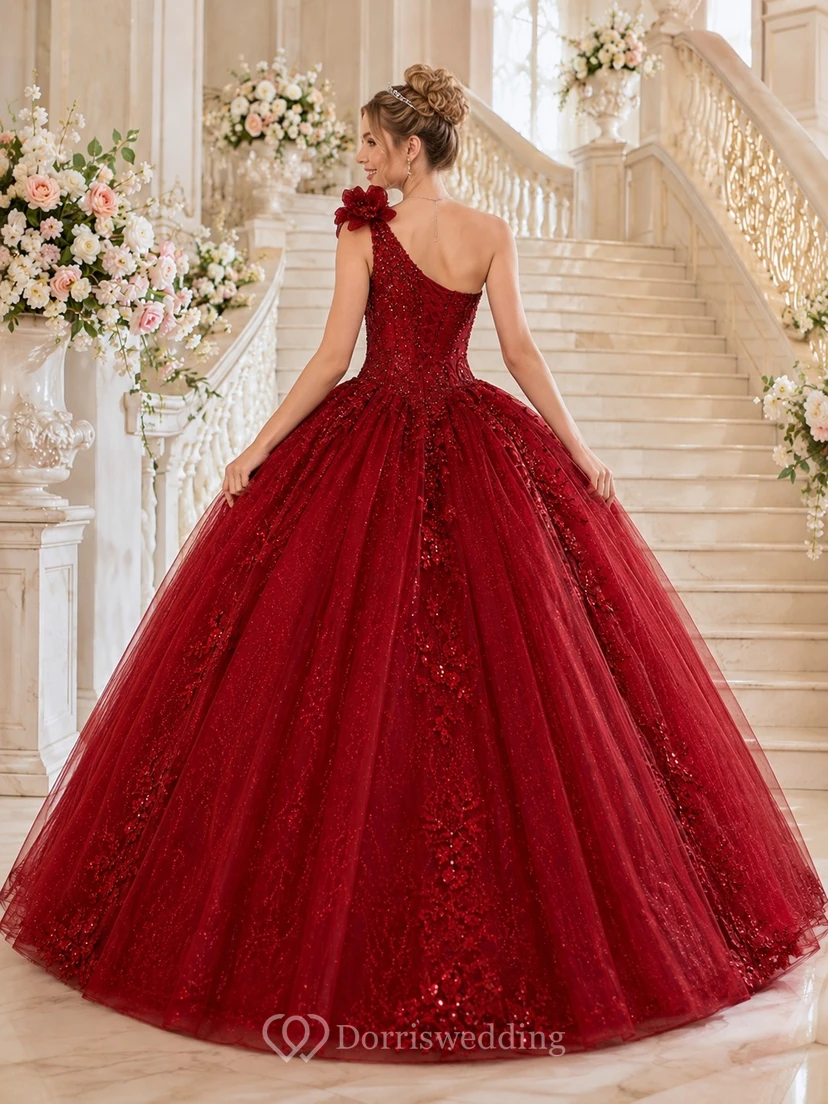 Rotes, ärmelloses Ballkleid aus Tüll mit floralen Applikationen, One-Shoulder-Ausschnitt und Schleppe für Quinceañeras view 2