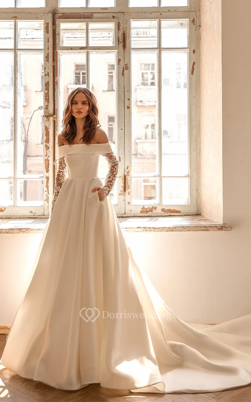 Wunderschönes Brautkleid aus Satin in A-Linie mit Applikationen und Schleppe
