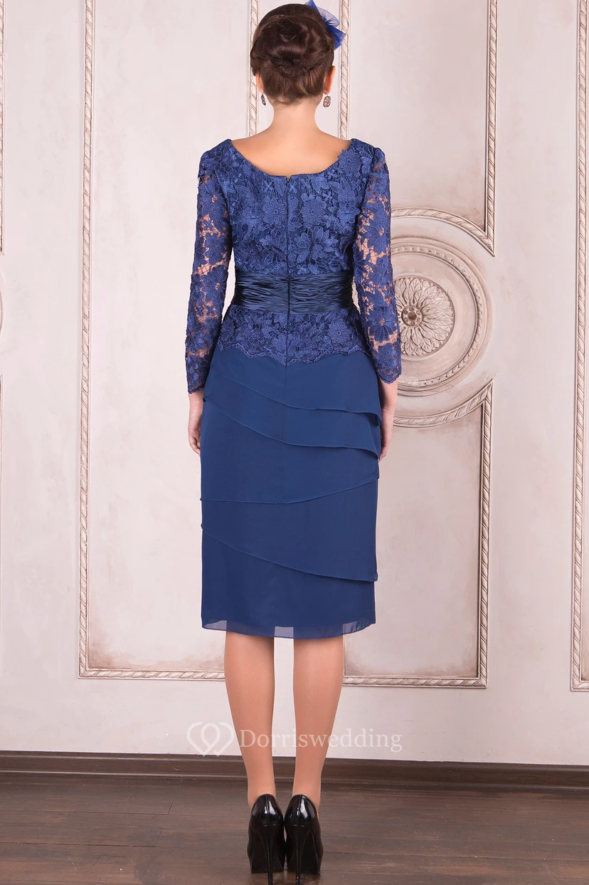 Vestido de encaje de manga larga con apliques y escote redondo hasta la rodilla para la madre de la novia view 2