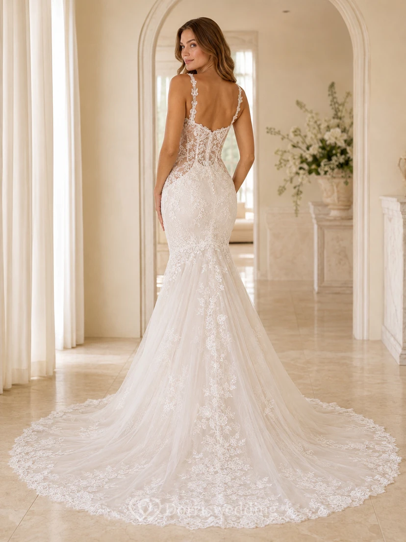 Robe de mariée sirène élégante en dentelle botanique à bretelles plongeantes et traîne chapelle view 2