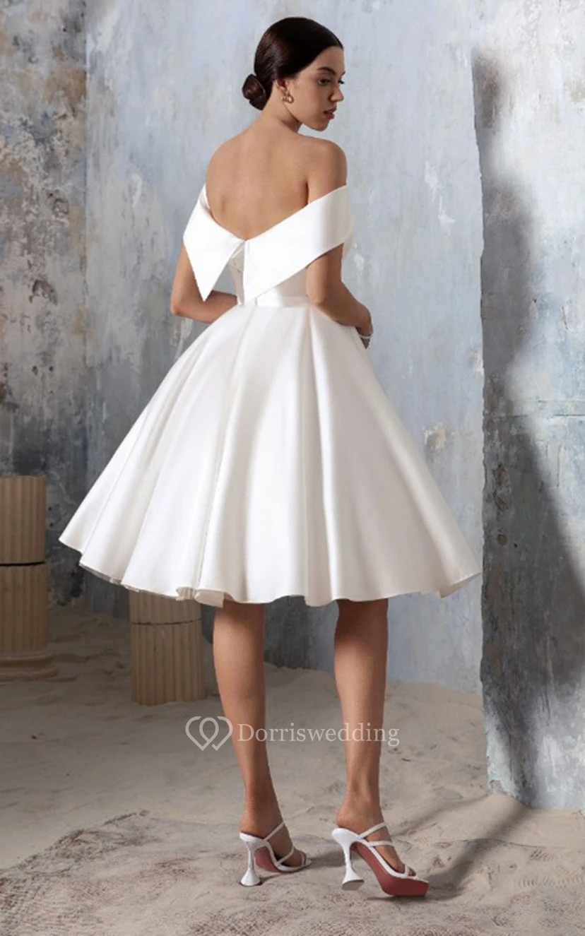 Modernes A-Linien-Brautkleid aus Satin mit schulterfreiem Ausschnitt und Raffungen view 2