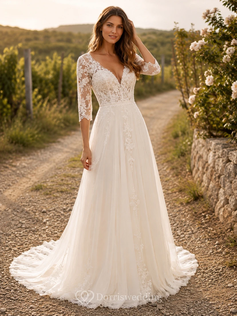 Vestido de novia de tul y encaje campestre, corte en A, escote cuadrado, manga larga, cola de capilla.