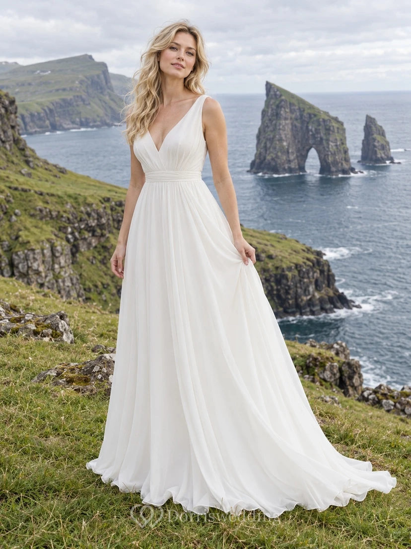 Vestido de novia sencillo de corte A con escote en V y mangas de georgette, con cintura fruncida.