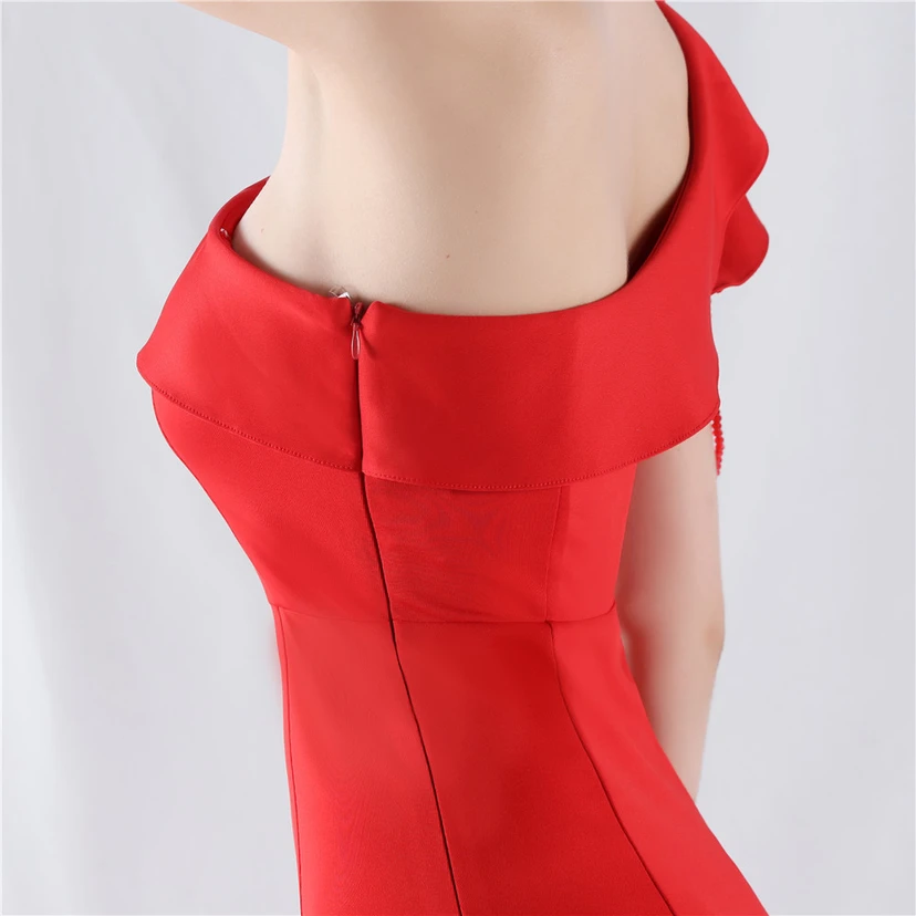 Vestido de noche asimétrico de satén con escote alto y cuello oblicuo, adornado con cuentas. view 51