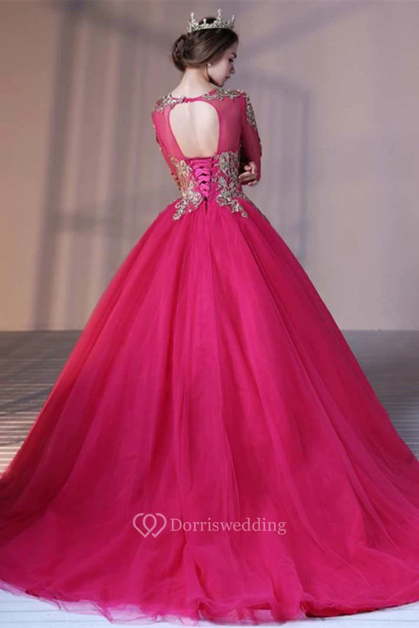 Vestido de gala de tul con mangas largas de encaje y escote joya en la espalda. view 2