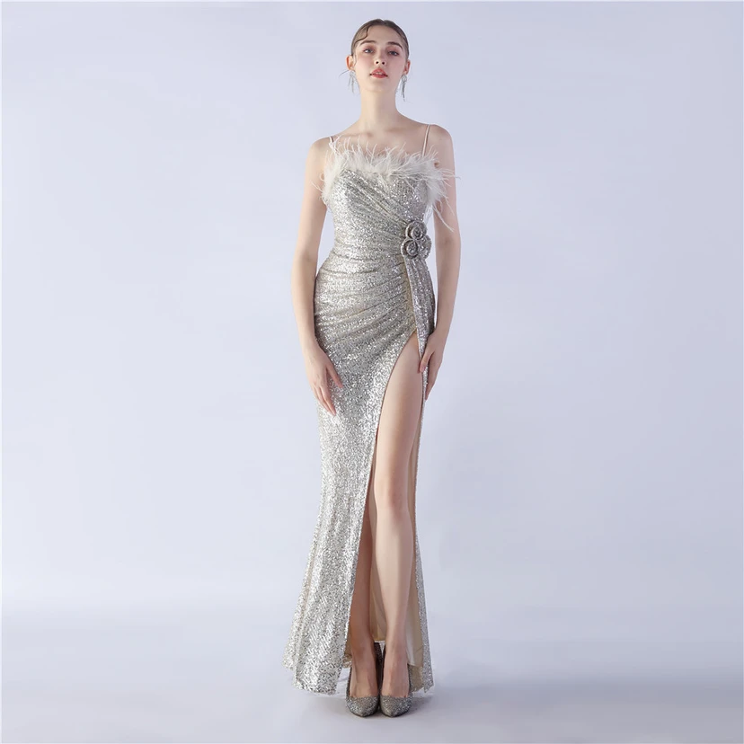 Vestido de noche de alta gama para bodas, con flores y detalles de plumas de avestruz. view 37