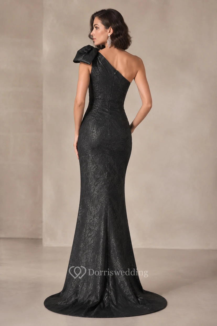 Vestido de noche negro de un solo hombro estilo sirena con detalle de lazo en el hombro. view 2