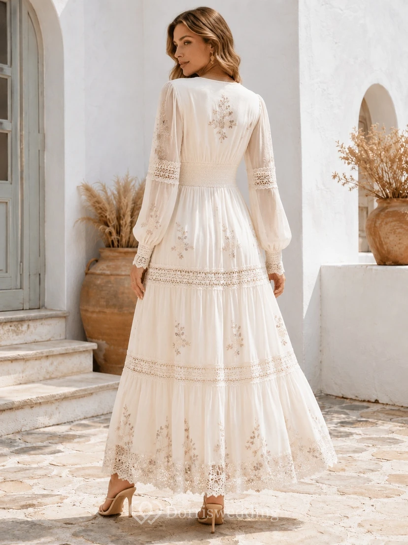 Robe d'invitée crème bohème à col en V, manches longues et dentelle à volants, longueur cheville view 2