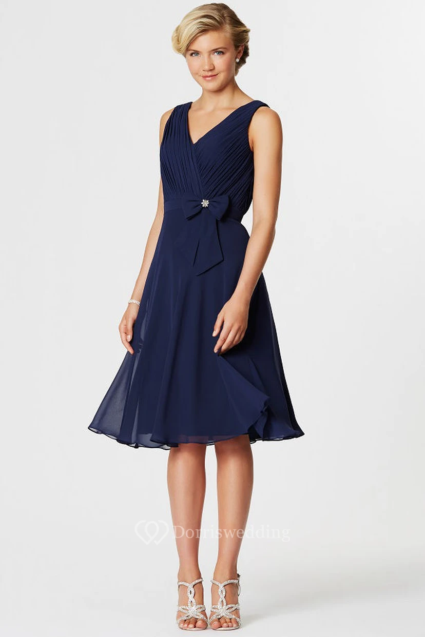 Knee-Length V-Neck Ruched Sleeveless Chiffon Bridesmaid Dress With Bow