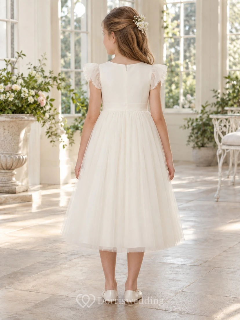 Schlichtes, schlichtes elfenbeinfarbenes, teelanges Tüllkleid mit Blütenmuster, kleinen flatternden Ärmeln und Blumenmuster für Blumenmädchen