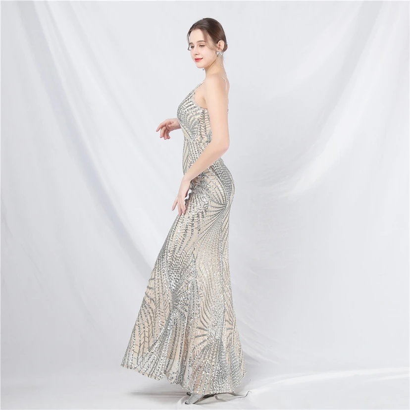 Robe de soirée longue à bretelles en maille transparente ornée de perles et de sequins view 30