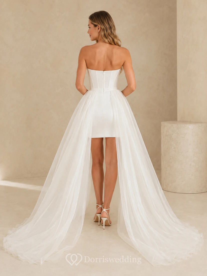 Modernes, kurzes, trägerloses Luxus-Brautkleid mit herzförmigem Ausschnitt und abnehmbarer Tüllschleppe view 2