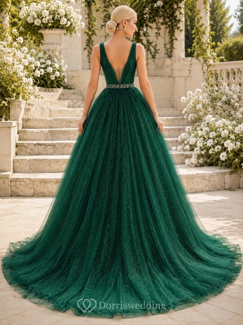 Vestido de gala sin mangas con escote en V y cola larga de tul color esmeralda view 2