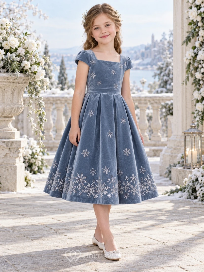 Blaues Samtkleid mit eckigem Ausschnitt, Schneeflockenmuster und kurzen Ärmeln, in Teelänge, Blumenmädchenkleid
