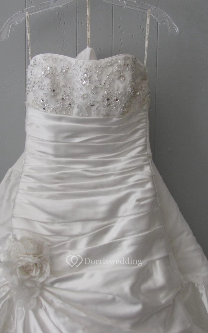 Vestido de tafetán de corte A con escote corazón, fruncidos y flores. view 5
